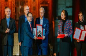 رئیس دانشگاه فنی مالزی به عنوان اولین برگزیده مالزیایی جایزه مصطفی تاریخ ساز شد